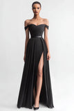 Robe de soirée noire à épaules dénudées avec fente