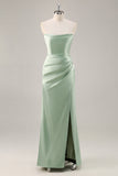 Robe de demoiselle d’honneur longue sans bretelles en satin vert sauge avec fente