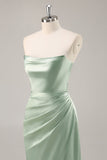 Robe de demoiselle d’honneur longue sans bretelles en satin vert sauge avec fente