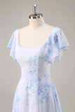 Robe de demoiselle d’honneur longue à col rond floral en mousseline de soie bleue avec volants