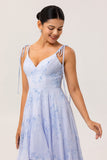 Robe longue de demoiselle d’honneur en mousseline de soie bleue florale avec volants
