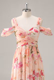Robe de demoiselle d’honneur longue froncée florale rose avec fente