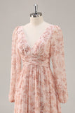 Robe de demoiselle d’honneur en mousseline de soie à manches longues à col en V floral rose avec fente