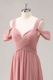 Dusty Rose Cold Shoulder Mousseline de soie froncé longue robe de demoiselle d’honneur avec fente