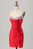 Robe de bal corset perlée sans bretelles moulante rouge avec fente