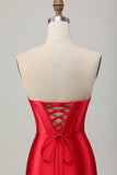 Robe de bal corset perlée sans bretelles moulante rouge avec fente
