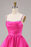 Robe courte de retour en satin fuchsia avec perles