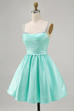 Robe courte de retour en satin fuchsia avec perles