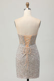 Robe de retour à la maison sans bretelles argentée à paillettes avec fente
