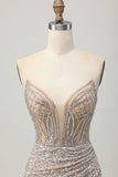Robe de retour à la maison sans bretelles argentée à paillettes avec fente