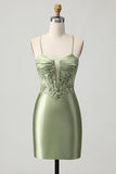 Robe moulante corset à paillettes vert sauge avec lacets dans le dos