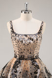 Abricot noir à paillettes à volants Une robe de bal