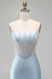 Corset bleu clair bretelée, robe courte de rentrée courte perlée avec fente