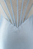 Corset bleu clair bretelée, robe courte de rentrée courte perlée avec fente