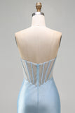 Corset bleu clair bretelée, robe courte de rentrée courte perlée avec fente