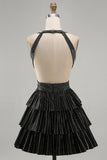 Robe de rentrée courte noire à découpe en V profonde avec perles