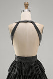 Robe de rentrée courte noire à découpe en V profonde avec perles