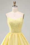Corset jaune A-Line Strapless Piers Corset Short Homecoming avec volants