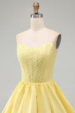Corset jaune A-Line Strapless Piers Corset Short Homecoming avec volants