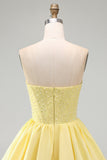 Corset jaune A-Line Strapless Piers Corset Short Homecoming avec volants