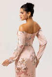 Épaule dénudée Blush Floral Gaine Longue Robe d’invité de mariage avec fente