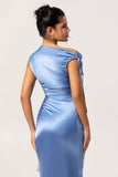 Robe de demoiselle d’honneur en satin bleu à une épaule avec fente