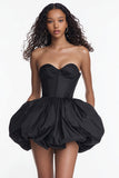 Sweetheart A-ligne Corset sans bretelles à volants Petite robe noire