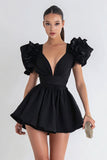 Petite robe noire simple à col en V trapèze avec manches à volants