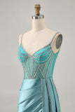Robe courte moulante perlée en satin vert scintillant avec banderole