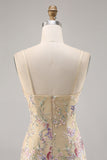 Robe moulante brodée à l’abricot