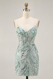 Robe de cocktail moulante aux alentours perlée verte avec lacets dans le dos