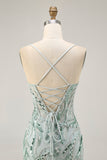 Robe de cocktail moulante aux alentours perlée verte avec lacets dans le dos