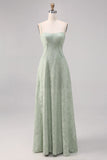 Corset en dentelle vert sauge Une longue robe de demoiselle d’honneur
