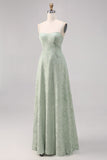 Corset en dentelle vert sauge Une longue robe de demoiselle d’honneur