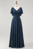 Robe de demoiselle d’honneur longue à col en V florale bleu marine avec manches flottantes