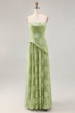 Robe de demoiselle d’honneur imprimée vert sauge sans bretelles florale avec fente