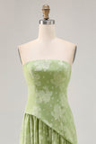 Robe de demoiselle d’honneur imprimée vert sauge sans bretelles florale avec fente