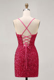 Robe de cocktail moulante fuchsia à bretelles spaghetti et paillettes scintillantes