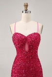 Robe de cocktail moulante fuchsia à bretelles spaghetti et paillettes scintillantes