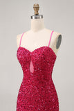 Robe de cocktail moulante fuchsia à bretelles spaghetti et paillettes scintillantes