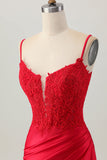 Robe de cocktail courte moulante perlée à bretelles spaghetti rouge foncé avec lacets dans le dos