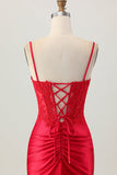 Robe de cocktail courte moulante perlée à bretelles spaghetti rouge foncé avec lacets dans le dos