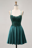 Vert foncé une ligne appliquée courte maison de balle robe avec perles