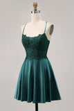Vert foncé une ligne appliquée courte maison de balle robe avec perles