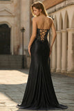 Robe de bal longue longue sirène perlée de perles en corset noir sans bretelles