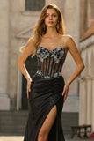 Robe de bal longue longue sirène perlée de perles en corset noir sans bretelles