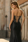 Robe de bal longue longue sirène perlée de perles en corset noir sans bretelles