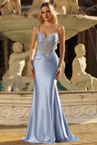 Robe de soirée sirène froncée en satin gris bleu corset scintillant décorée de strass