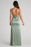 Robe de demoiselle d’honneur longue fourreau froncé en satin d’eucalyptus avec fente
