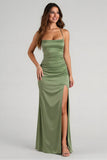 Robe de demoiselle d’honneur longue fourreau froncé en satin d’eucalyptus avec fente